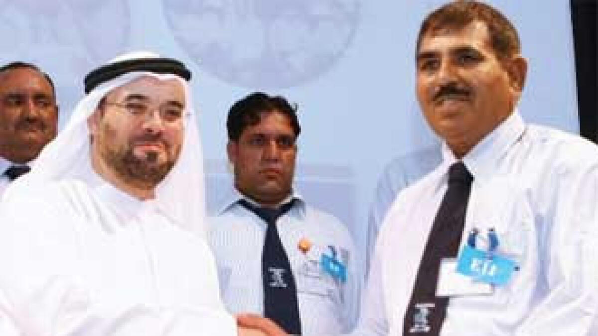 Sharjah Transport honours 100 bus, taxi drivers