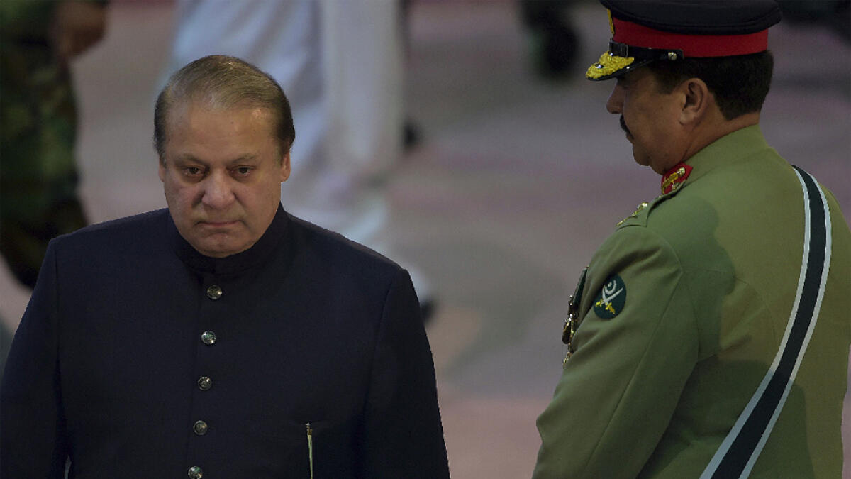 Pakistani Prime Minister Nawaz Sharif (L) walks past army chief Raheel Sharif as he leaves after attending a ceremony. 