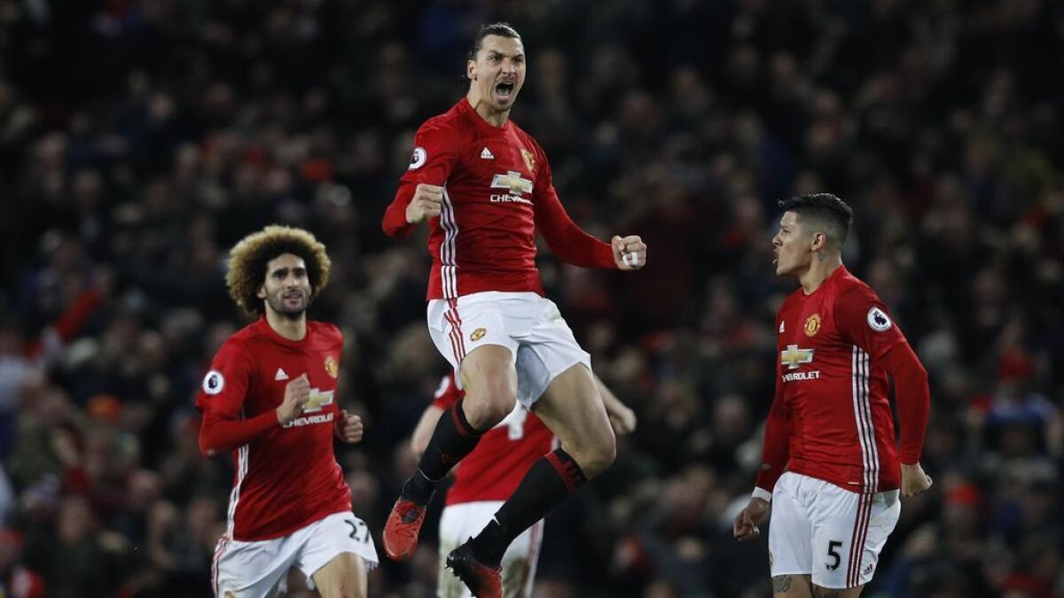 Ibrahimovic rescues Man United; Everton rout Man City