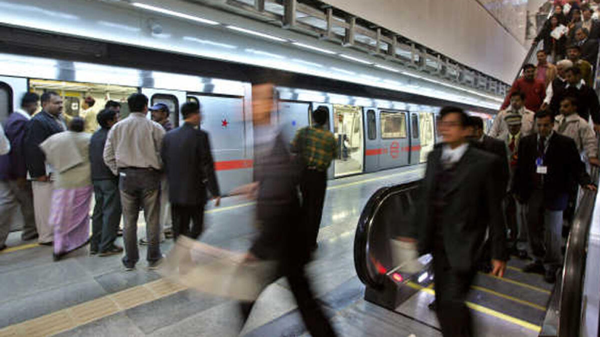 Delhi Metros Christmas gift: Hundreds stranded on Blue Line