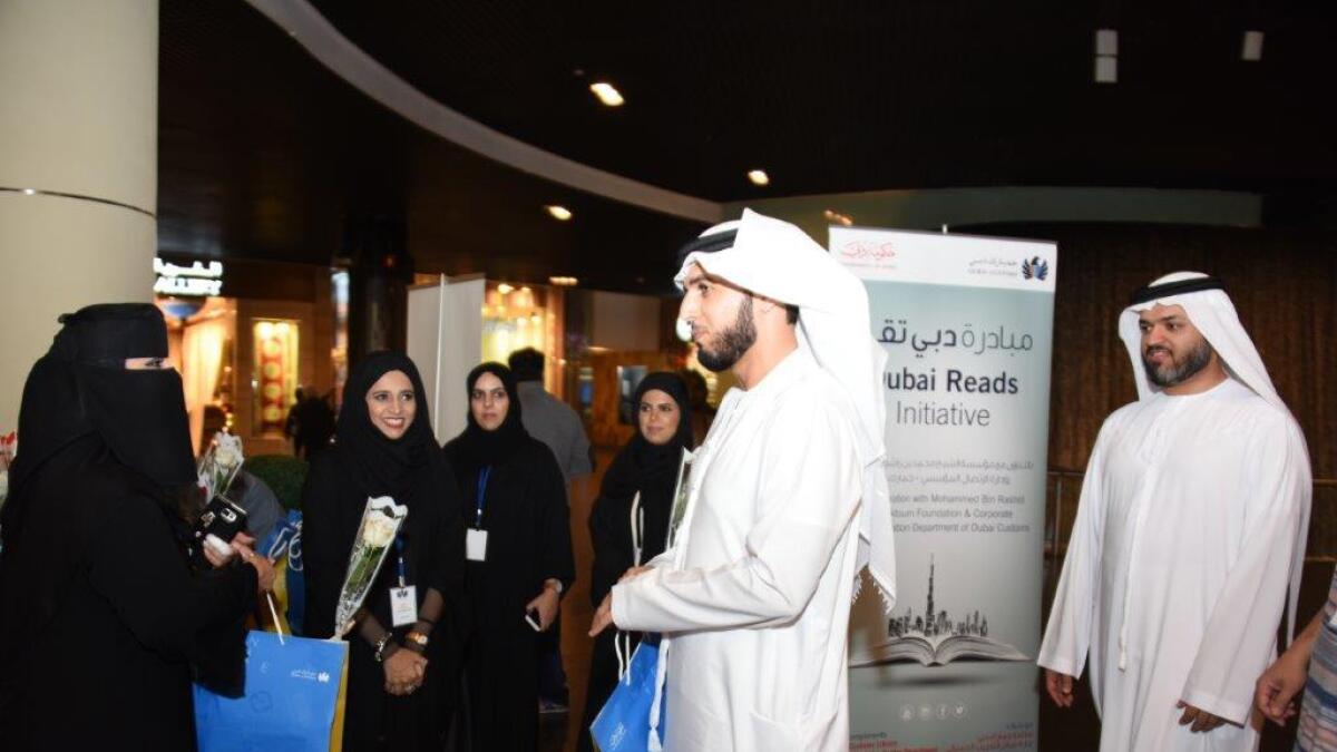 Dubai Customs contributes 3,000 books for Dubai Mall visitors  