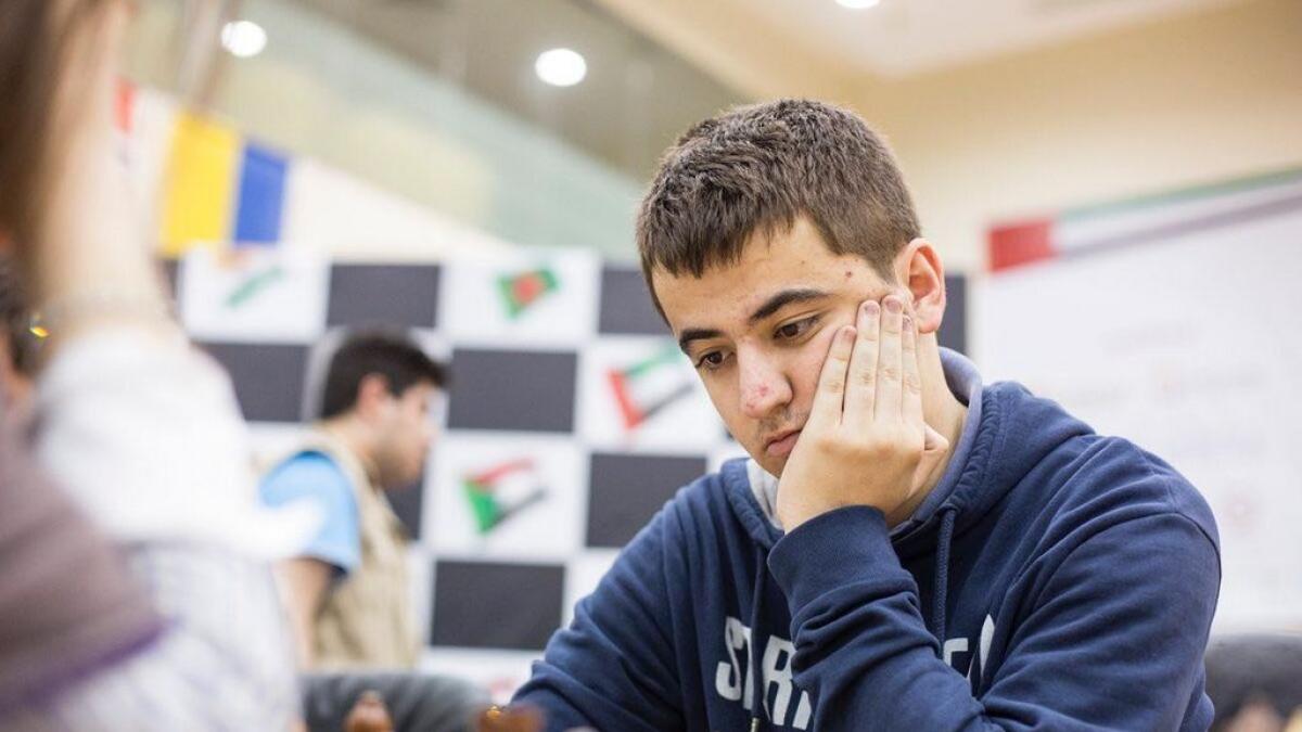 Chess: Santos maintains solo lead