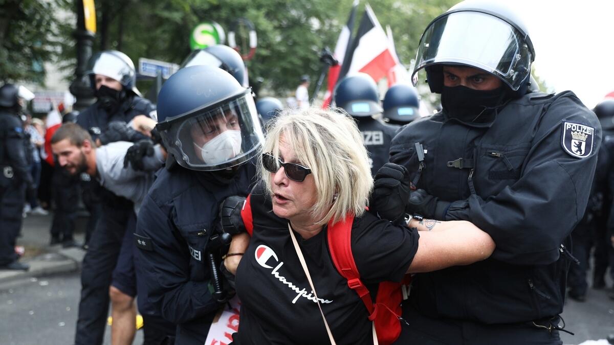 German police,  Berlin march, masks