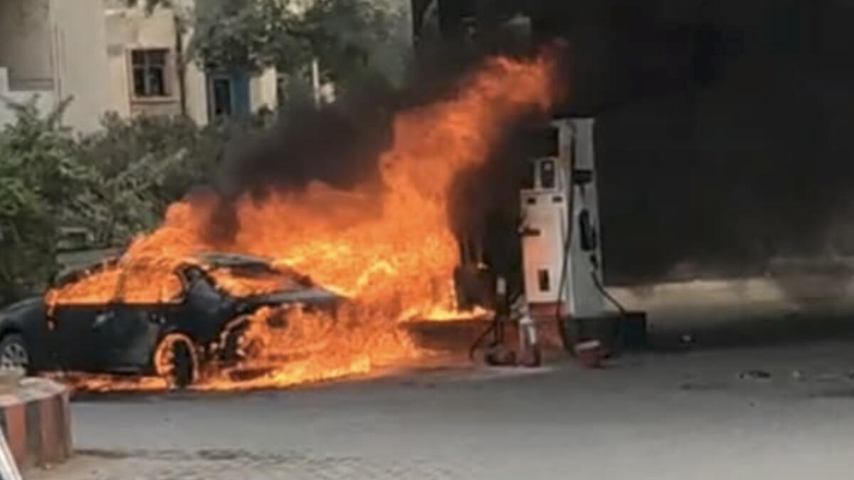 Car, Hyderabad, fire