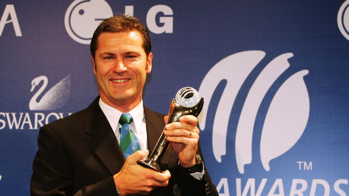 Simon Taufel poses with the Umpire of the Year trophy at the ICC Awards in 2007. (Supplied photo)