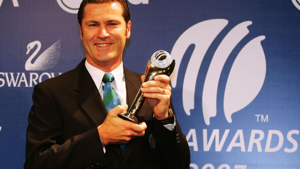 Simon Taufel poses with the Umpire of the Year trophy at the ICC Awards in 2007. (Supplied photo)