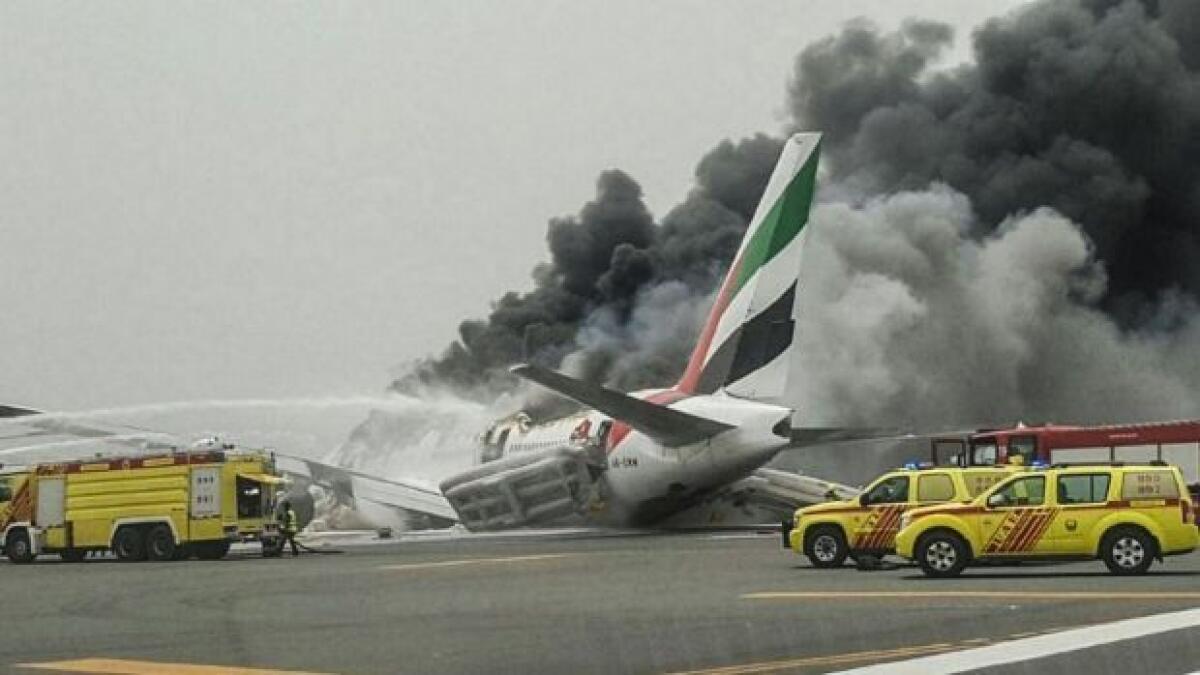 JUMP! JUMP! JUMP! Emirates crew screams while passengers grab their belongings