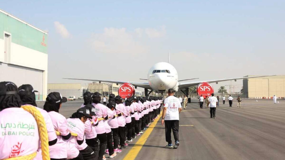 Dubai policewomen pull Boeing 777 in Dubai, break world record