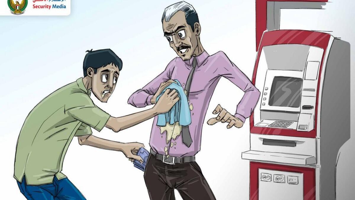 Pickpockets using spit and shift pick trick in Abu Dhabi
