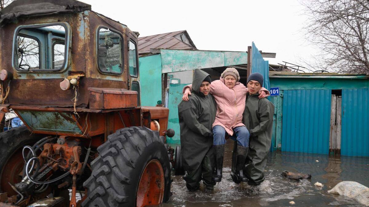 Kazakh rescuers evacuate residents of the flooded settlement of Pokrovka in Kazakhstan on April 9. Photo: AFP file