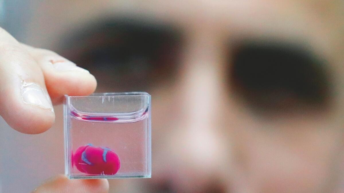 Heart with human tissue and vessels 3D printed