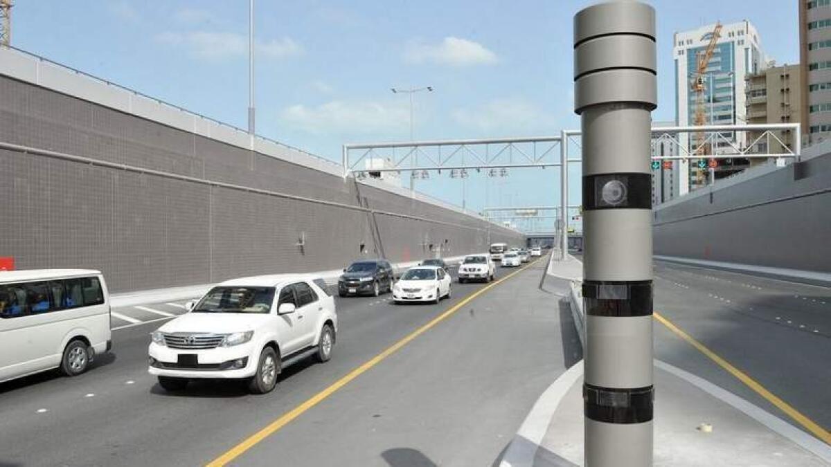 Motorists, flashing lights not cause for concern in Abu Dhabi road