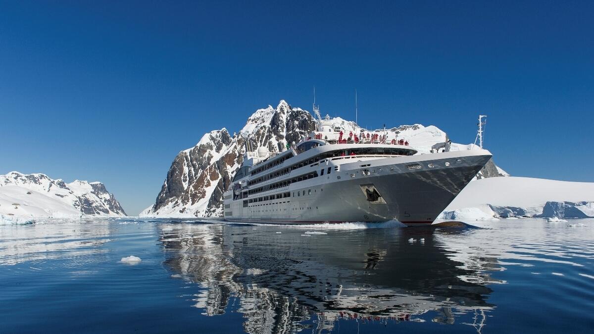 Voyage to the Antarctic on luxury cruise