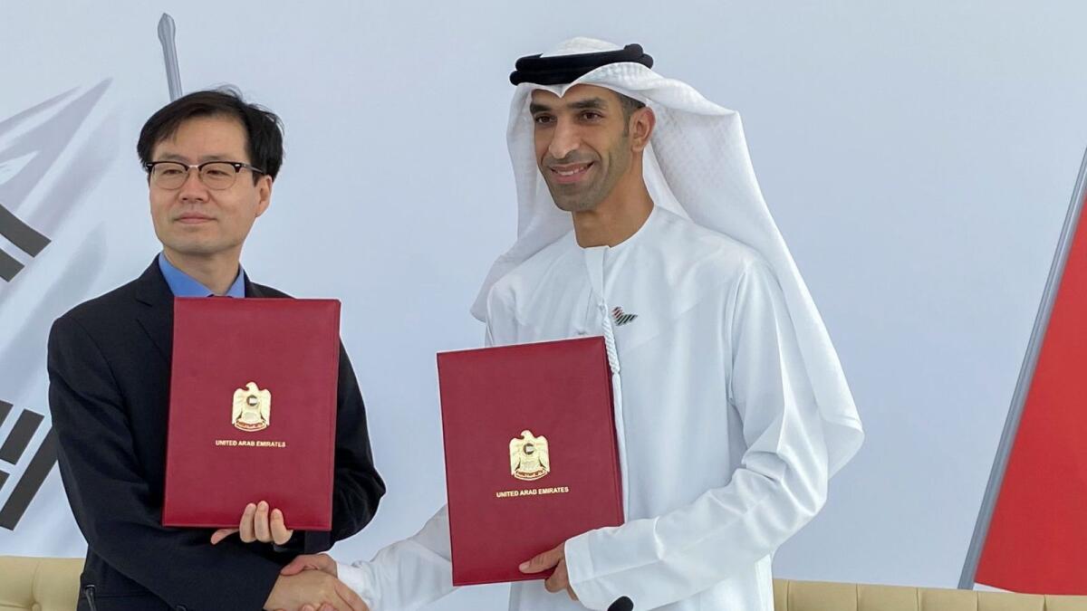 South Korean Trade Minister Yeo Han-koo and UAE Minister of State for Foreign Trade Thani Al Zeyoudi shake hands after the announcement of the intent between the two nations to pursue a comprehensive economic partnership agreement (CEPA) in Dubai on Thursday. — Reuters