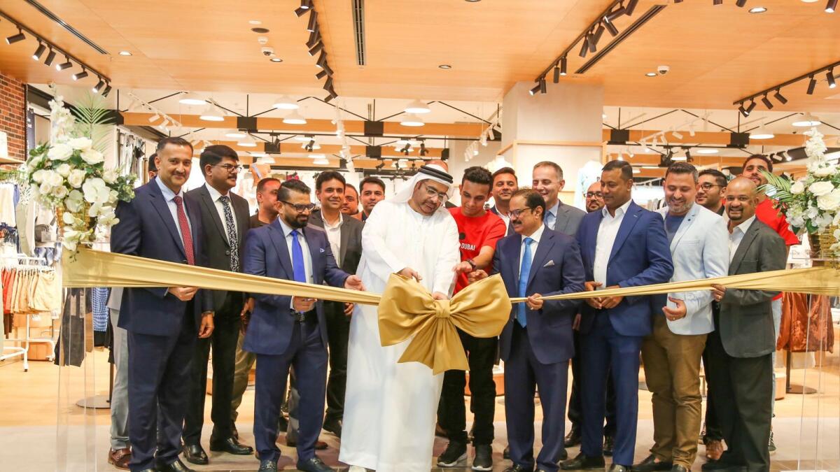 Yasser Sharaf, vice-president Retail, Hospitality, Industry and financial services, Sharaf Group, cutting the ribon to inaugurate a new store at Silicon Central, one of the city’s newest shopping and leisure destination in the heart of Dubai Silicon Oasis.— Supplied photo