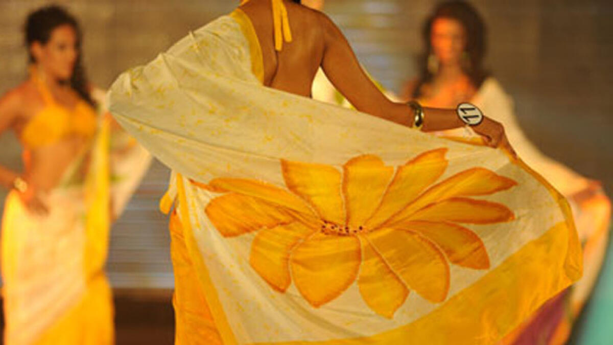 Saris with small prints, slim borders lend slim look