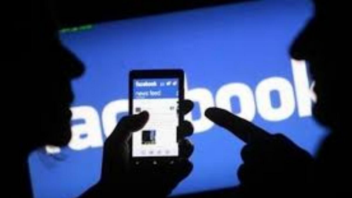 Facebook to know who lives with you