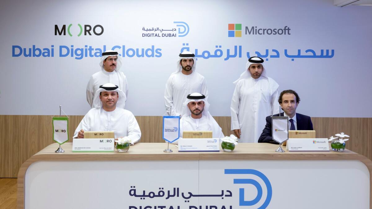 Sheikh Hamdan attends the signing of partnership agreements between Digital Dubai, Microsoft and Moro Hub to implement the Dubai Digital Cloud project. — Wam