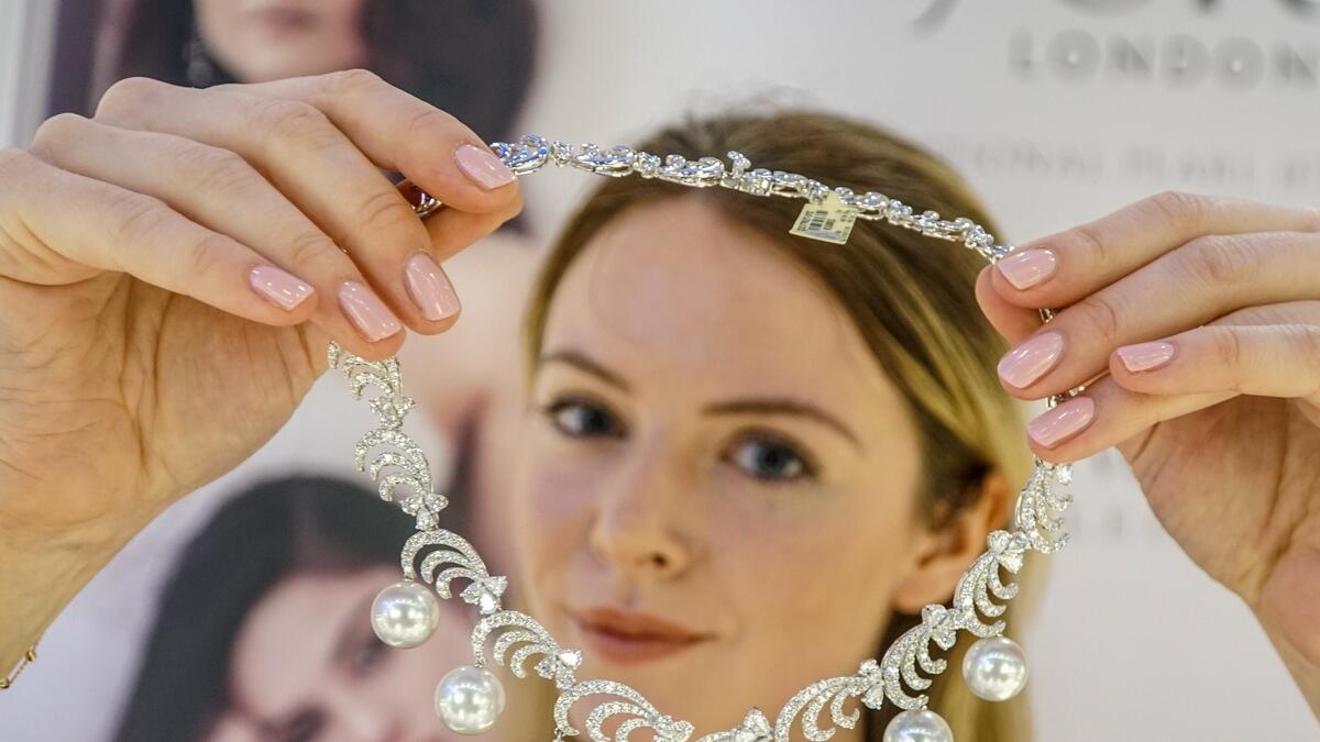 Low gold prices tempt shoppers at Sharjah jewellery exhibition