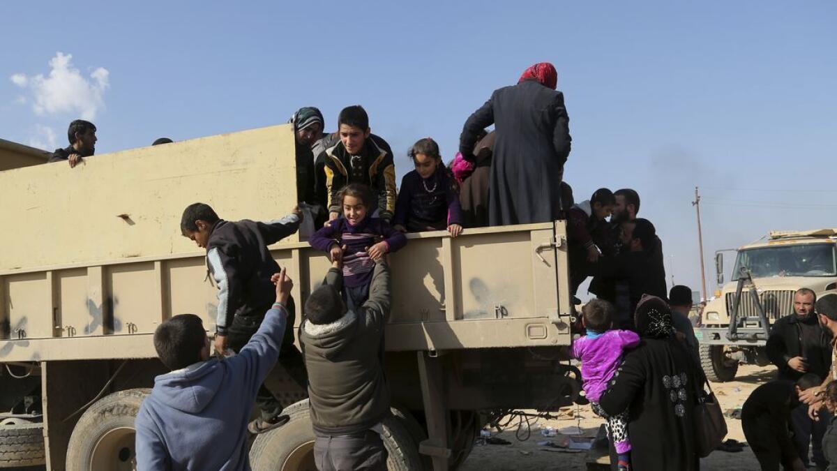 Iraqi forces evacuate civilians from Mosul amid heavy clashes