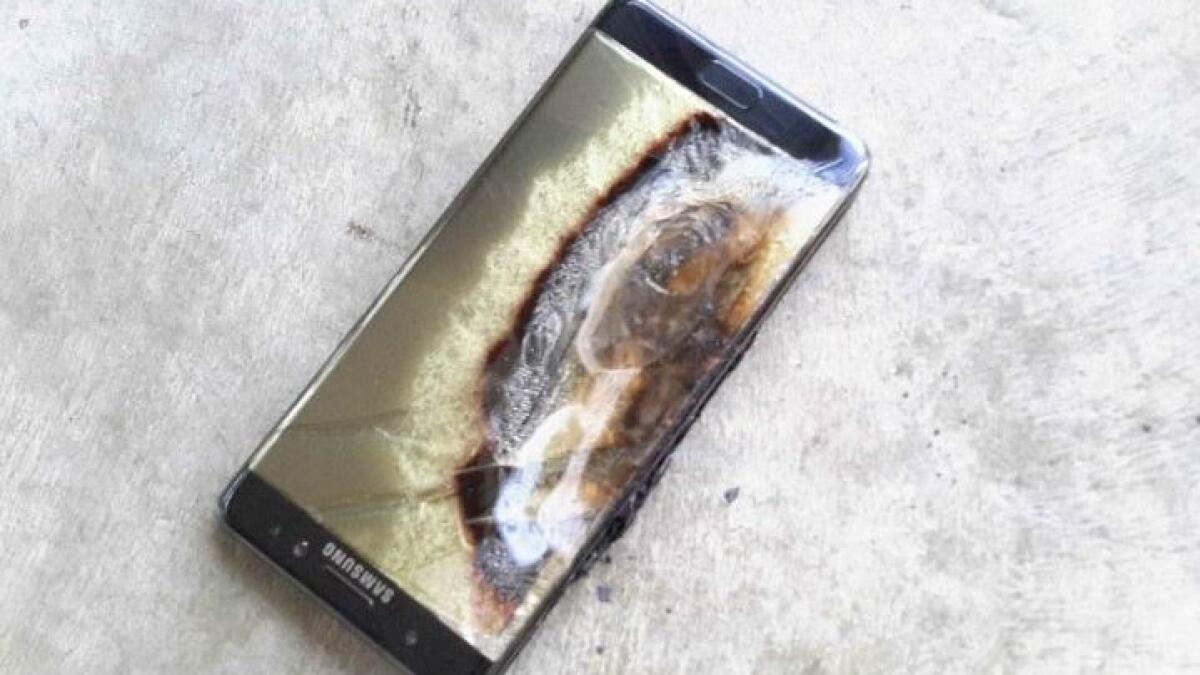Samsung Galaxy Note 7 explodes, burns down hotel room 