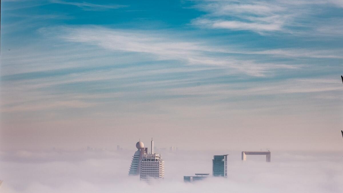 Dense fog covers Dubai. Photo by Neeraj Murali