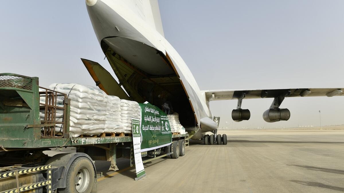 Saudi Arabia sends two relief planes to Yemen 