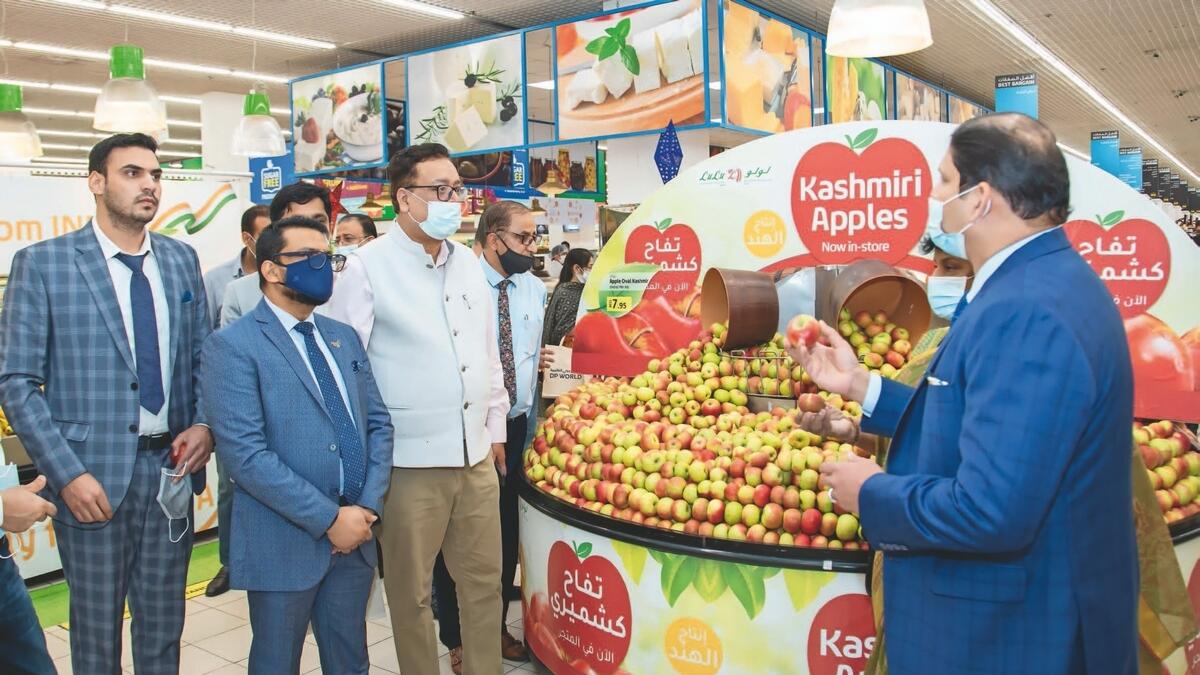 Jammu &amp; Kashmir Government delegation, headed by Navin Kumar Choudhary, Principal Secretary, Agriculture Production and Horticulture being briefed by Lulu Hypermarket official at Lulu Hypermarket in Dubai during UAE India Food Security Summit 2020.