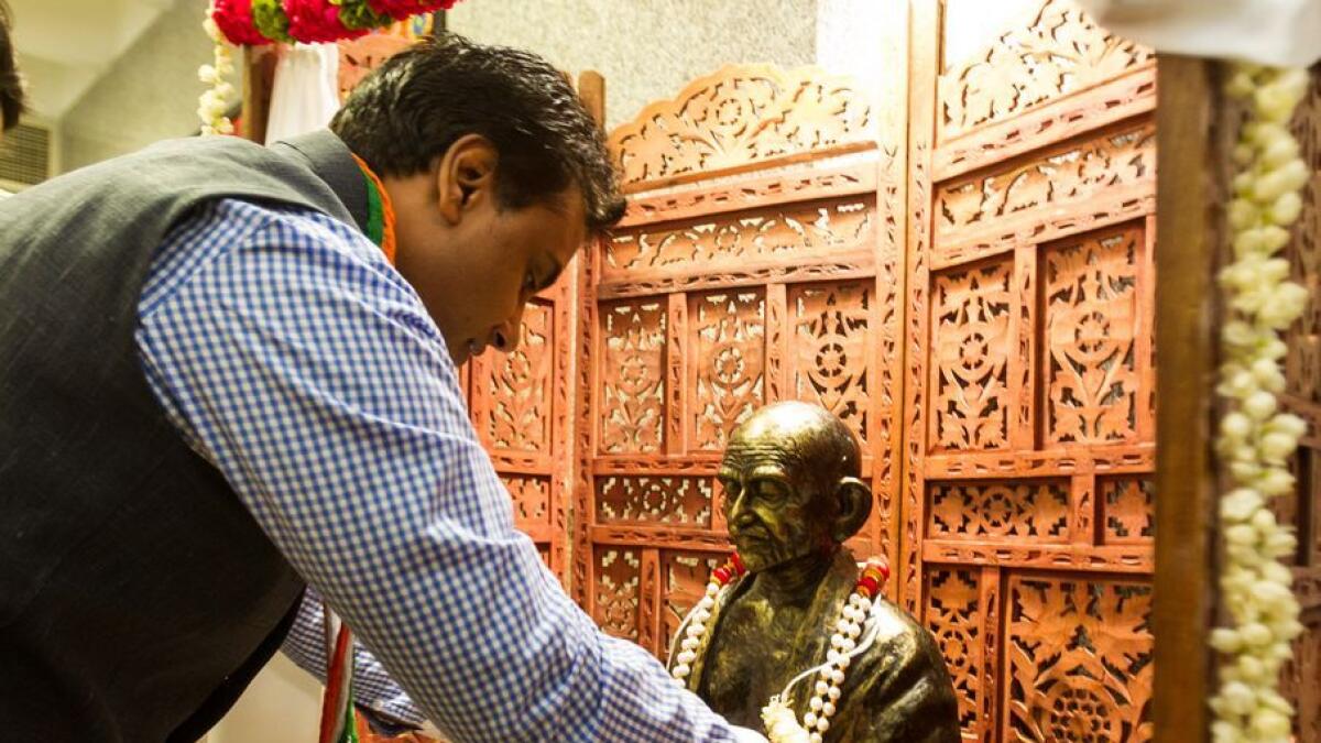 Indian Consulate unveils Gandhi statue 