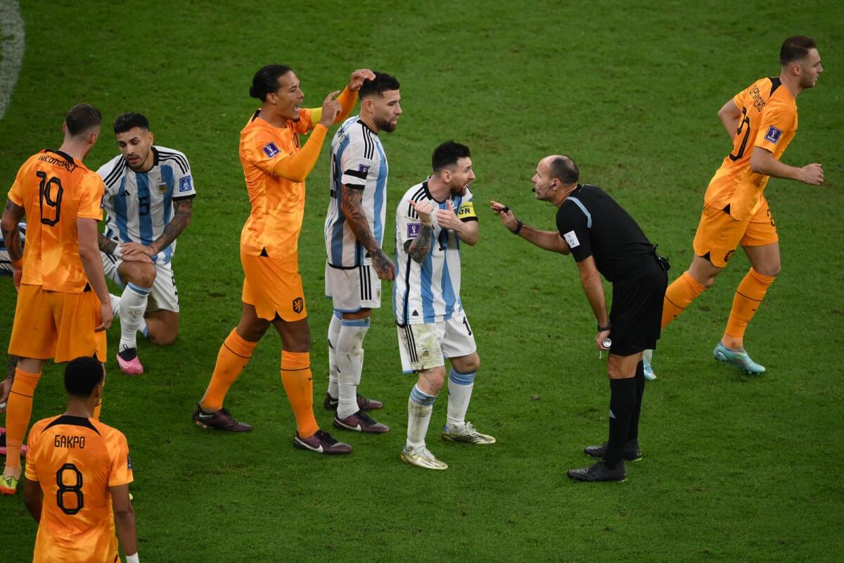 Argentina's forward Lionel Messi (C) argues with Spanish referee Antonio Mateu during the Qatar 2022 World Cup quarter-final football match between The Netherlands and Argentina. Photo: AFP