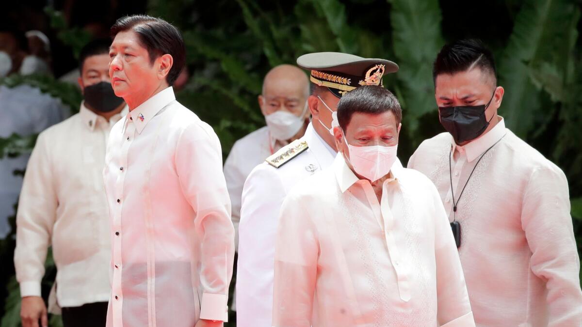 Incoming Philippine President Ferdinand Marcos Jr (L) and outgoing President Rodrigo Duterte (C) take part in the inauguration ceremony for Marcos at the Malacanang presidential palace grounds in Manila on June 30, 2022. Photo: AFP