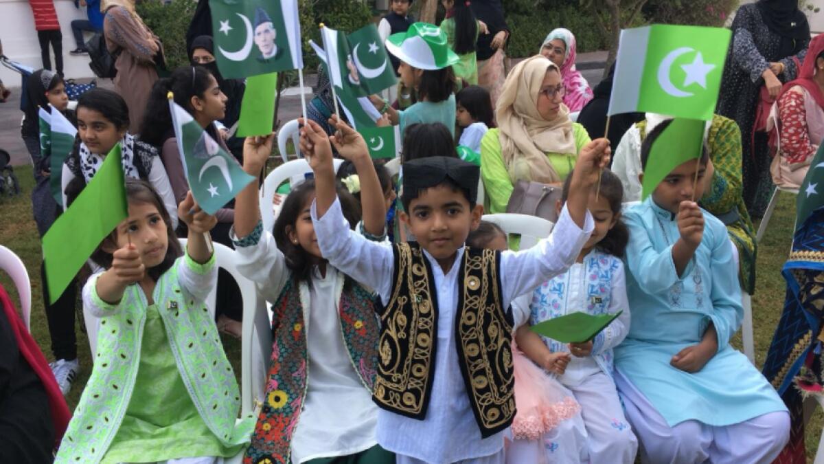 Video: Expats in UAE celebrate Pakistan Resolution Day