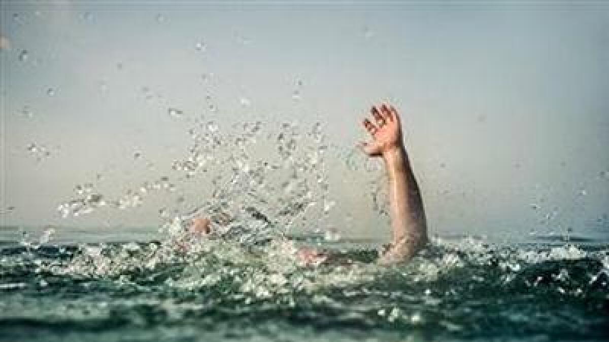 Two students drown while taking selfie
