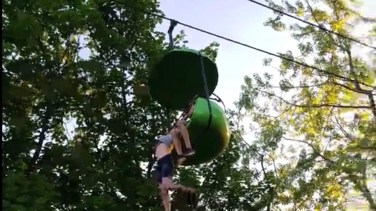 Man catches girl who fell from New York amusement park ride
