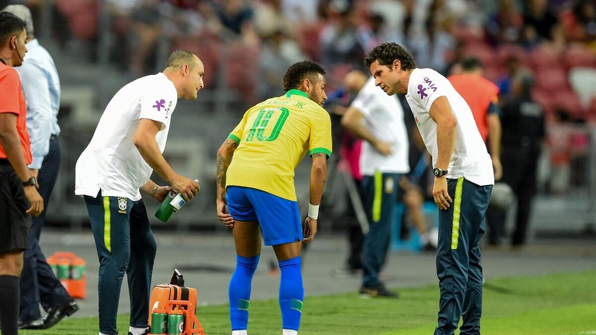 Neymar limps off as Brazil draw with Nigeria