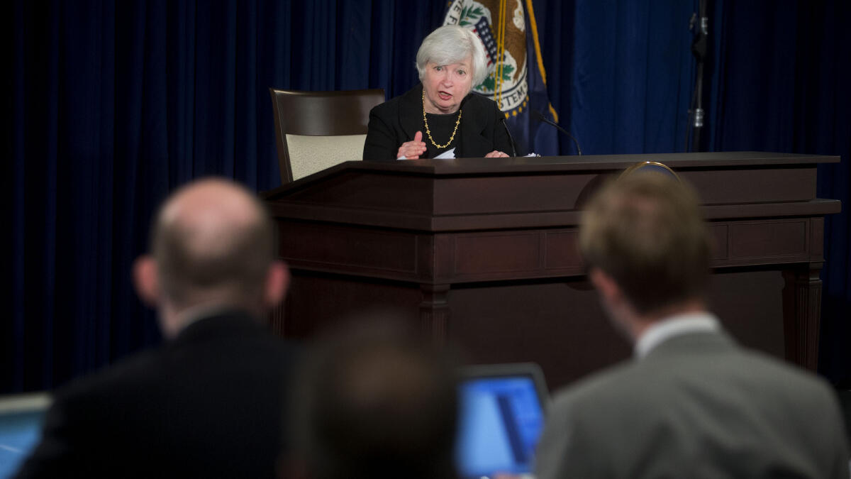 Fed splits on timing of rate rise