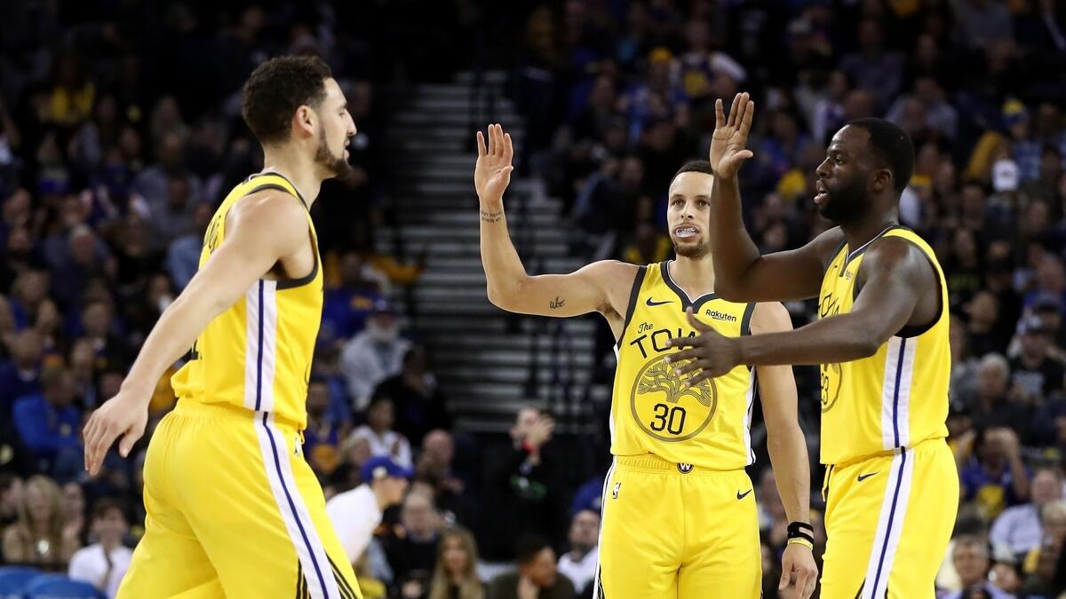 Thompson helps Warriors crush Knicks