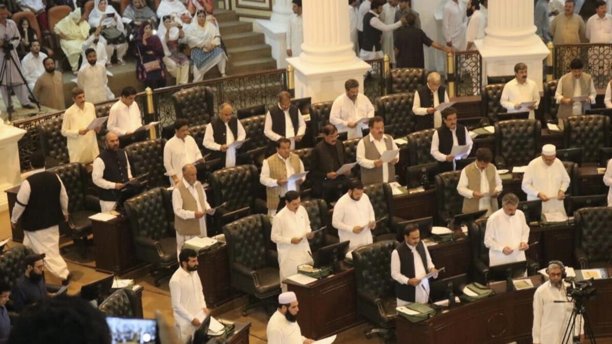 Pakistans newly-elected parliament begins; 329 members take oath