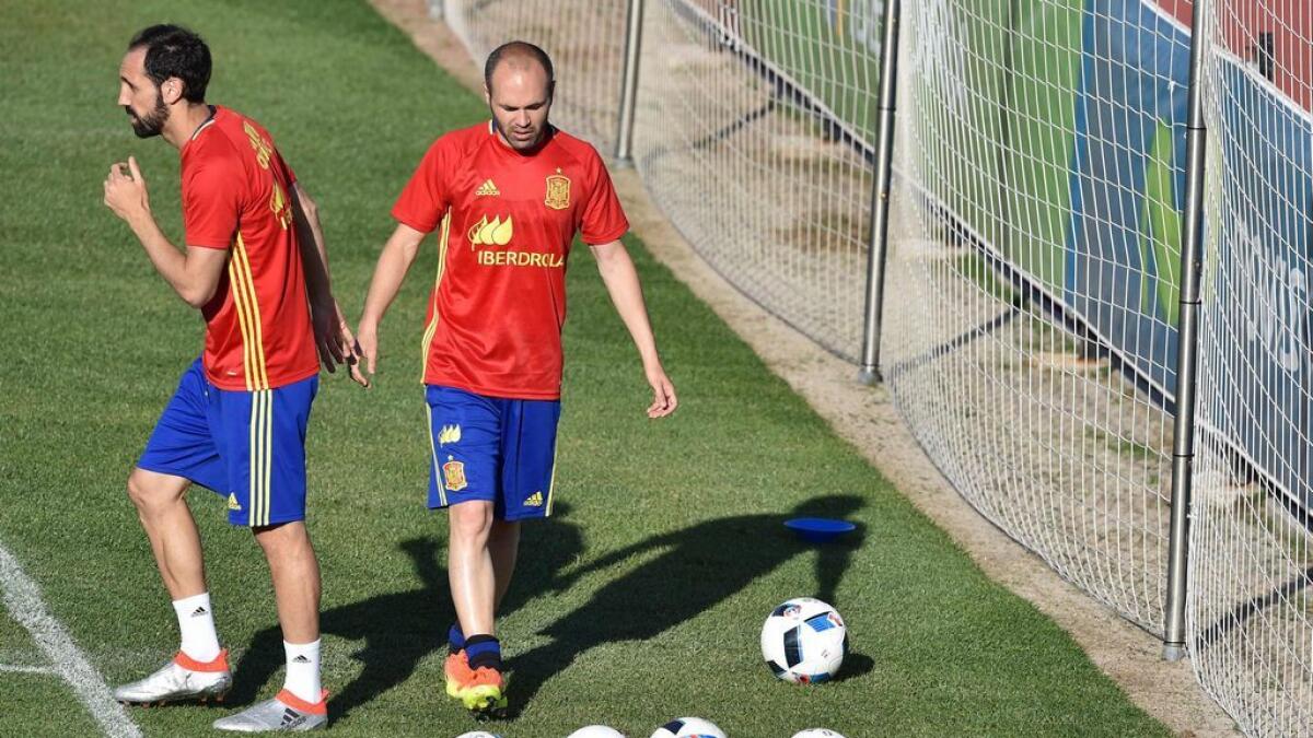 Football: Hamann backs Spaniards to complete treble