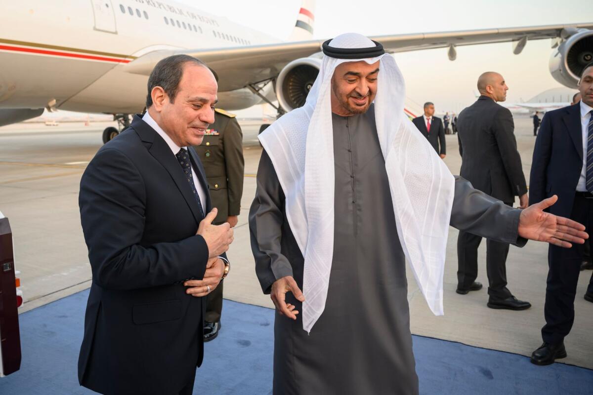 The UAE President(R), receives Abdel Fattah El Sisi, President of Egypt (L), at the Presidential Airport. Photo: WAM