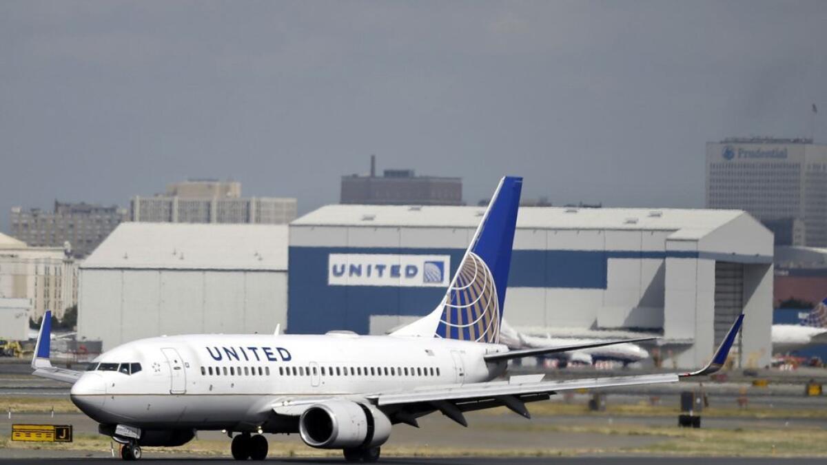 Guards remove couple from United plane