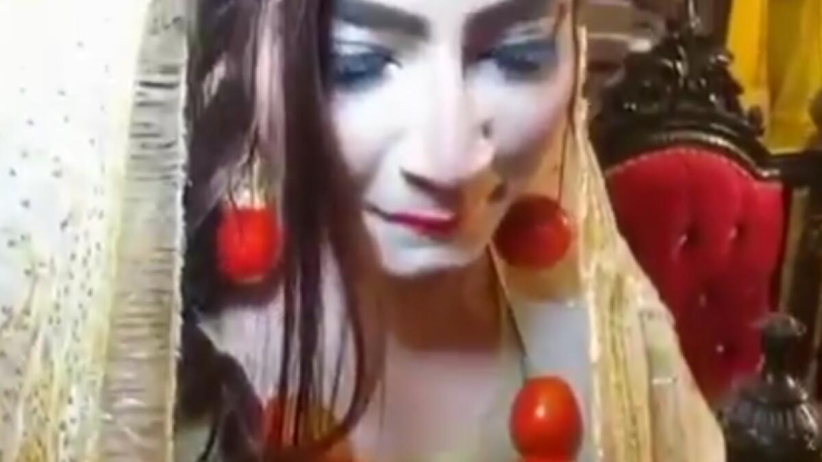 Pakistan bride, tomato jewellery, tomatoes, Pakistan