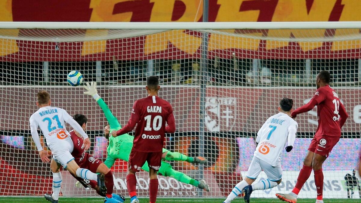Marseille held at Metz as Mandanda hobbles off injured