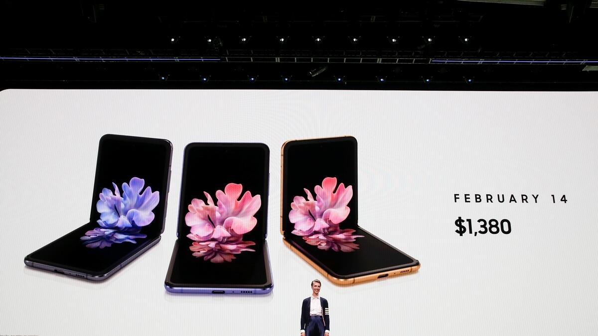 Samsung, unveils, foldable, Galaxy Z phone, Apple design