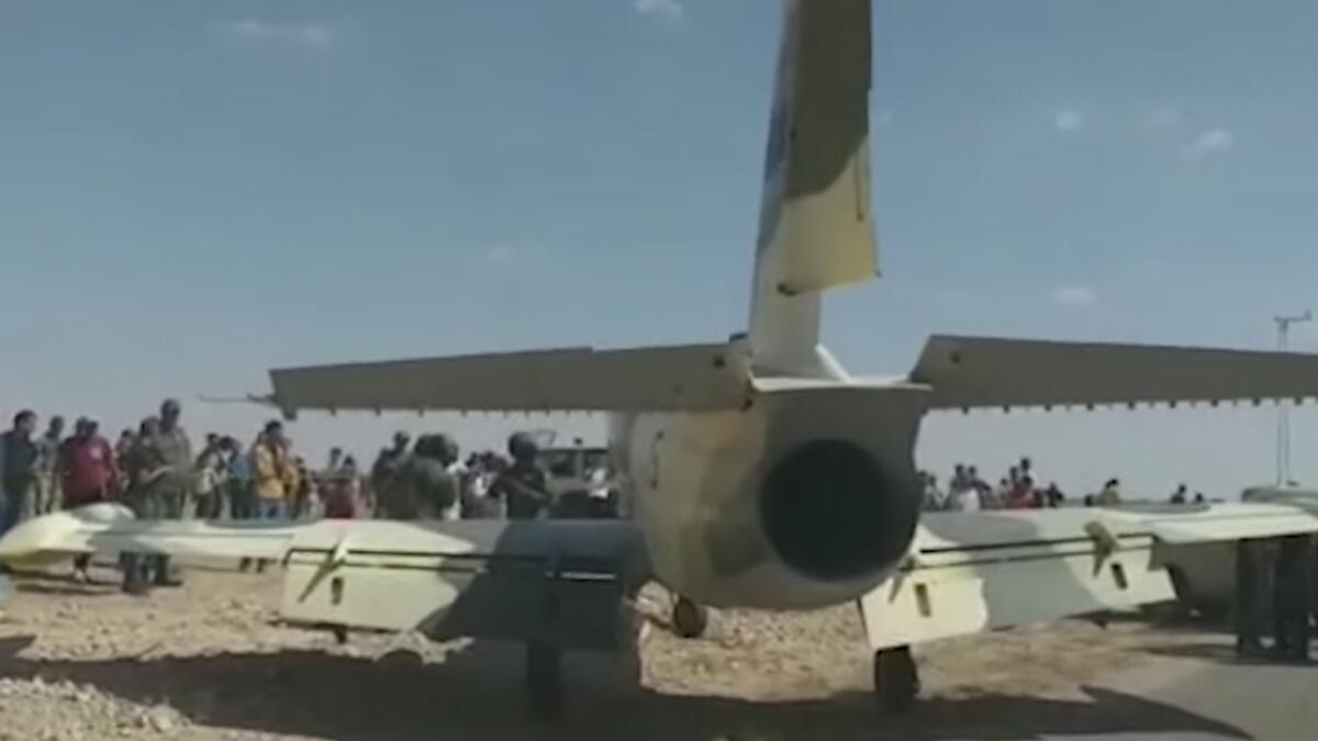 Video: Fighter jet makes emergency landing on Tunisia road