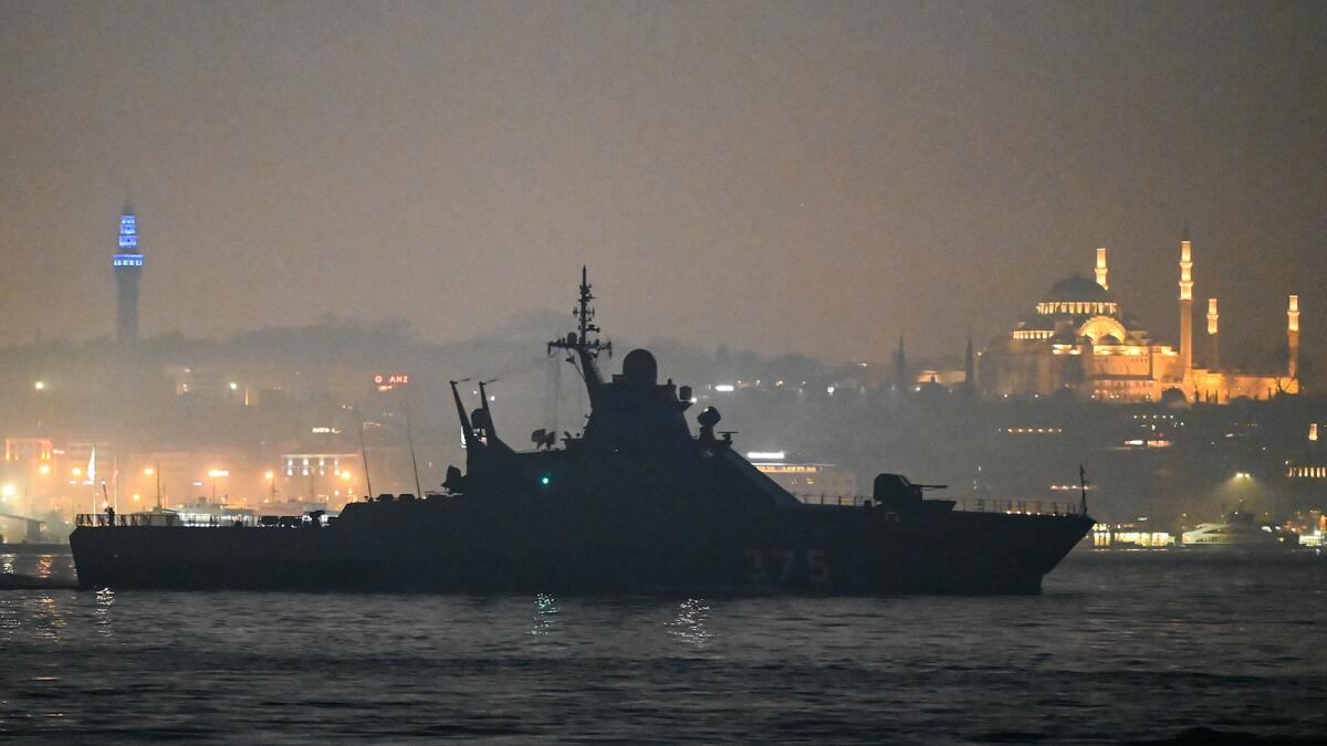 Russian Navy's Project 22160 Patrol Vessel Dmitriy Rogachev 375 sails through the Bosphorus Strait on the way to the Black Sea past the city Istanbul as Suleymaniye mosque is seen in the backround on February 16, 2022. (Photo: AFP)