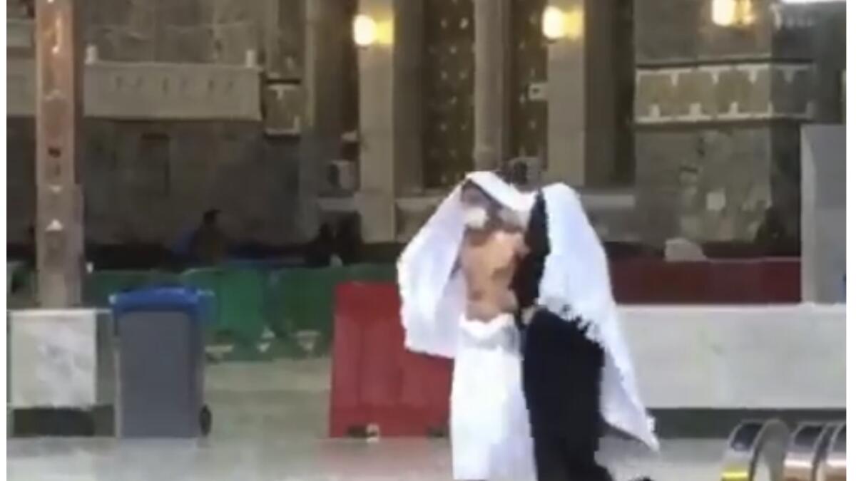 In a viral video, man shelters wife during heavy rainfall in Makkah