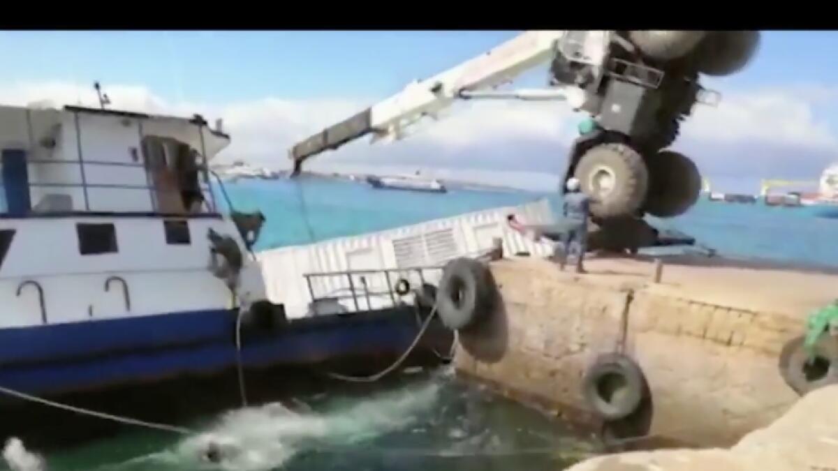 Ecuado, sunken barge in Galapagos, crane crashes in barge, viral video