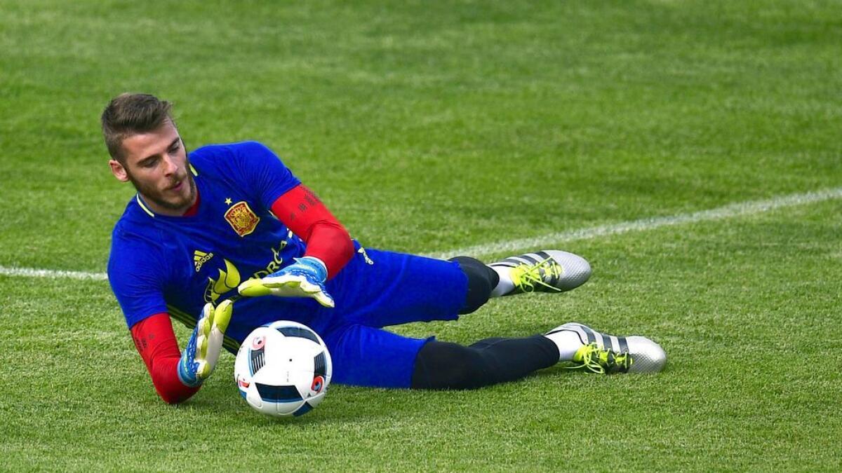 Sex-scandal probe adds to Spains goalkeeper agony