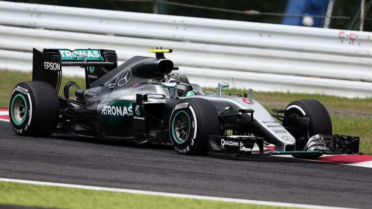 Rosberg keeps squeeze on Hamilton with Japan pole
